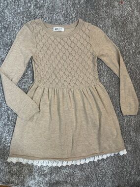 EUC H&M girls Beige Knit Dress with detail embroidered top & Lace Trim 6/7
